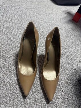 Stuart Weitzman Nude/Tan Pointed-Toe Patent Leather Pumps